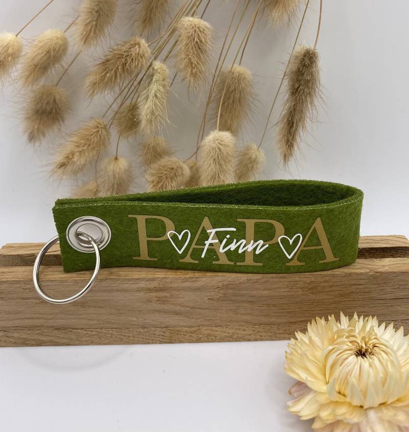 Schlüsselanhänger Personalisiert Aus Filz Papa Mit Namen/Schlüsselband Namensanhänger Geburtstagsgeschenk Individuelles Geschenk Schlüsselanhänger Personalisiert Aus Filz Papa Mit Namen/Schlüsselband Namensanhänger Geburtstagsgeschenk Individuelles Geschenk von LarasLovelyLife