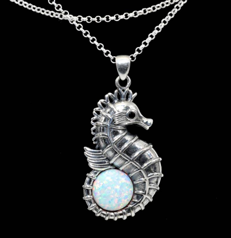 Feuer Opal Seepferdchen Halskette 10mm Rund Cabochon .925 Sterling Silber Feuer Opal Seepferdchen Halskette 10mm Rund Cabochon .925 Sterling Silber von Larimar925