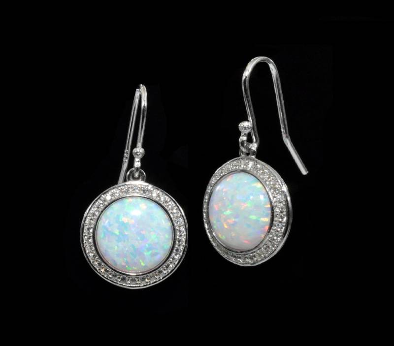 Feueropal 10 Mm Mit Weißen Saphir Akzenten Ohrringe.925 Sterling Silber Feueropal 10 Mm Mit Weißen Saphir Akzenten Ohrringe.925 Sterling Silber von Larimar925