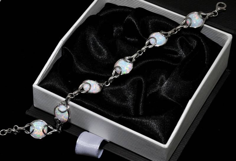 Feueropal Armband. Sechs 10mm Cabochon 1.5Ct Tw. .925 Sterlingsilber Feueropal Armband. Sechs 10mm Cabochon 1.5Ct Tw. .925 Sterlingsilber von Larimar925