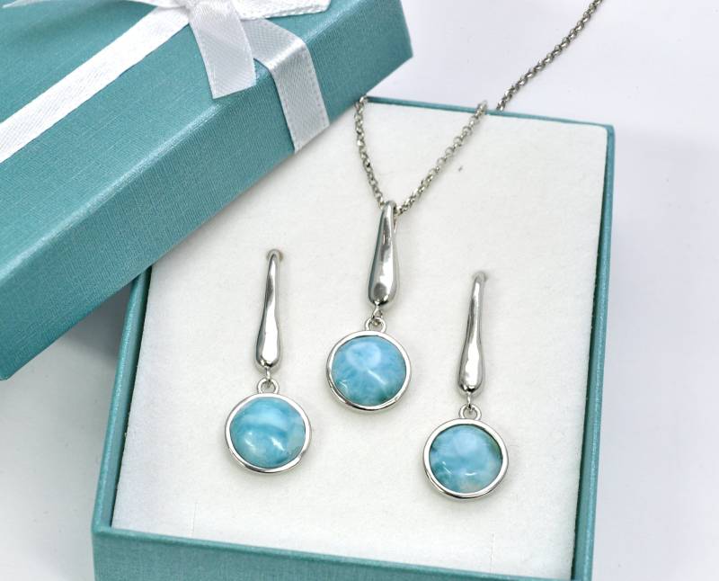 Larimar 10 Mm Halskette Und Ohrhaken Set .925 Sterling Silber Larimar 10 Mm Halskette Und Ohrhaken Set .925 Sterling Silber von Larimar925
