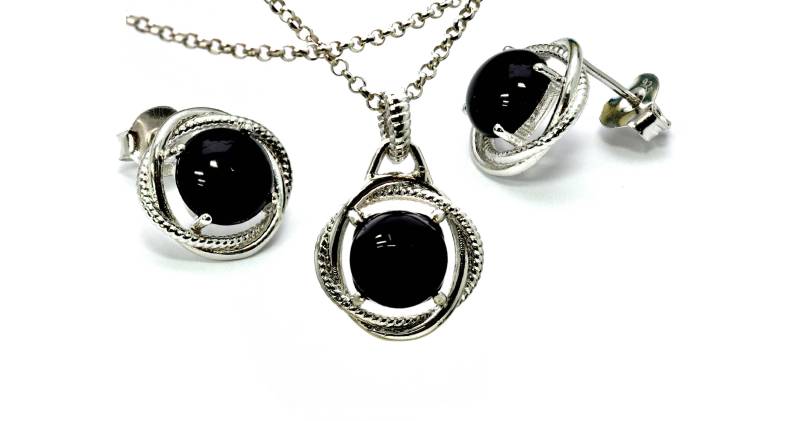 Schwarze Onyx Infinity Ohrringe Halskette Set .925 Sterling Silber Schwarze Onyx Infinity Ohrringe Halskette Set .925 Sterling Silber von Larimar925
