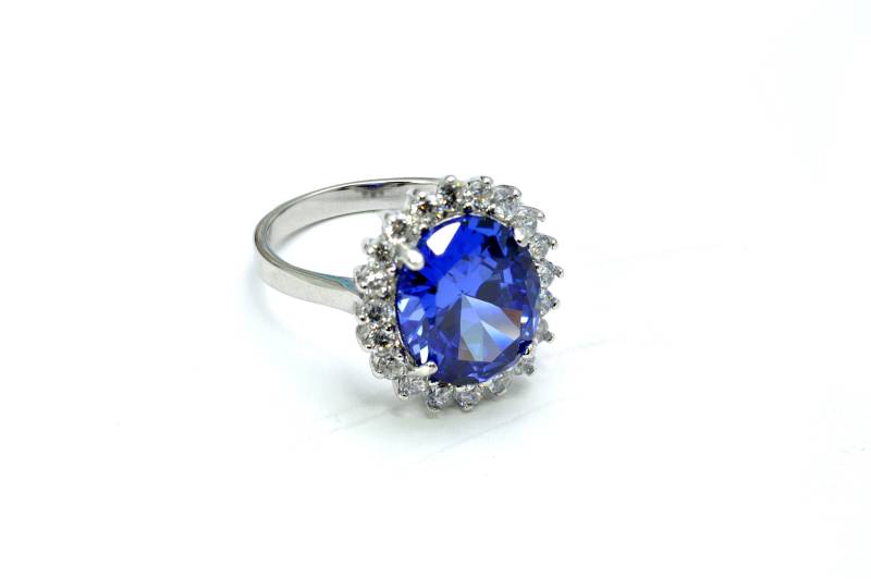 Tansanit Classic 12x10mm Ring Mit Weißen Saphir Akzenten .925 Sterling Silber von Larimar925