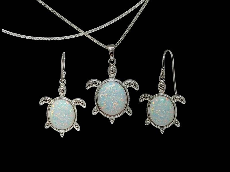 White Opal Sea Turtle Ohrringe Und Halskette Set .925 Sterling Silber White Opal Sea Turtle Ohrringe Und Halskette Set .925 Sterling Silber von Larimar925