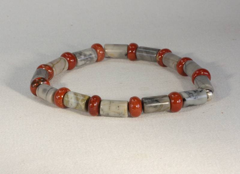 Picasso Marmor Mit Rotem Jaspis Edelsteinarmband Auf Elastikfaden Aufgezogen von LarimarInsel