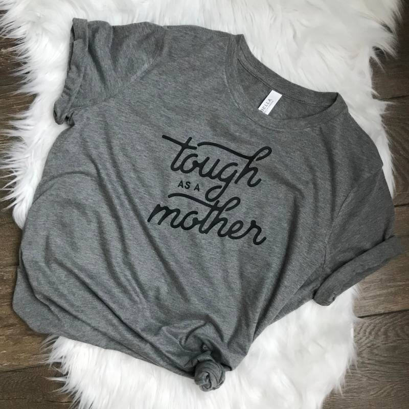 Tough As A Mother Cute Motherhood Grey T-Shirt - Soft Casual Shirt Mom Life Grafik Tough As A Mother Cute Motherhood Grey T-Shirt - Soft Casual Shirt Mom Life Grafik von LarissaKayDesigns