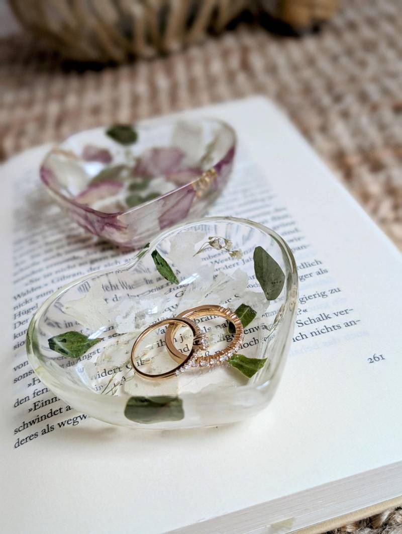 Schmuckschale Aus Deinem Brautstrauß I Personalisiert Brautstraußkonservierung Hochzeitsgeschenk Hochzeit Andenken Deinen Blüten von LarissasMondschein