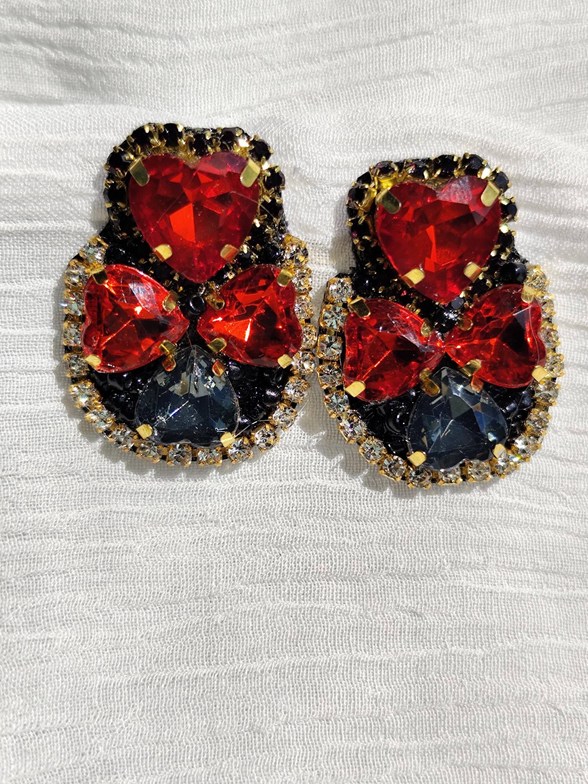statement-Ohrringe Mit Roten Herz-Kristallen | Goldfarbene Fassung Eleganter Modeschmuck Versand Aus Deutschland von Larkihandmade