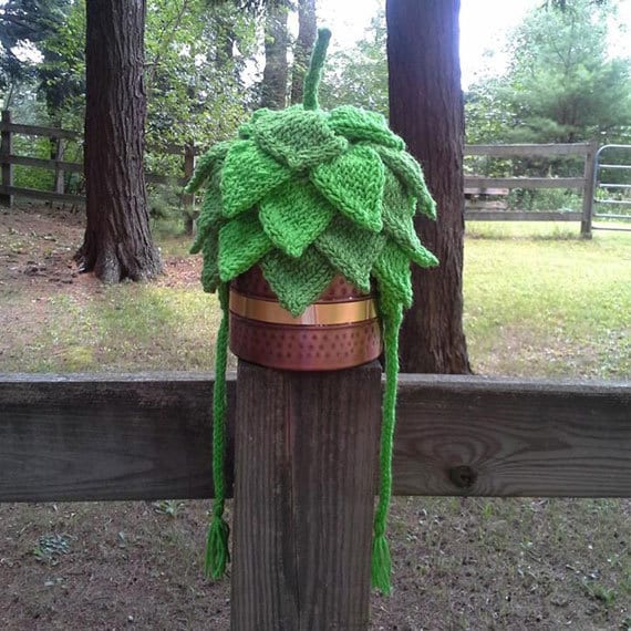 Handgestrickte 5-Lagige Hop-Mütze Mit Ohrenklappen Handgestrickte 5-Lagige Hop-Mütze Mit Ohrenklappen von LarksHeadBrewing