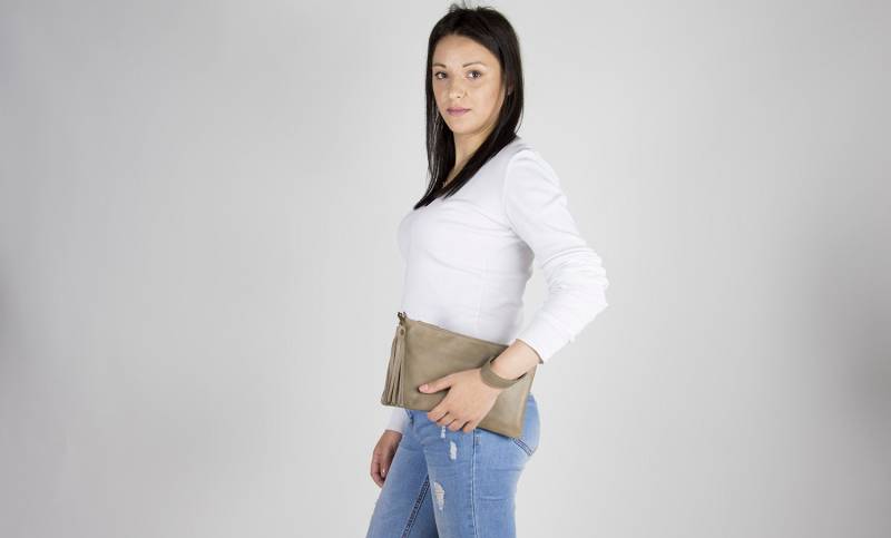 Taupe Handgelenk Geldbörse Mit Lederquaste - Große Clutch Aus Weichem Leder Kleine Umhängetasche Handy Geschenk von Laroll