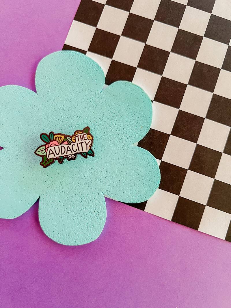 Kühnheit Pin | Blumen Emaille Anstecknadel Rucksack Lustige Accessoires Einzigartige Hutnadel Niedliches Geschenk Lustiges von Larryswaffleshop