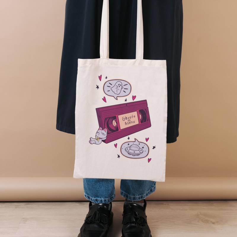Tragetasche Ghosts Vs Aliens - Dandadan Inspiriertes Retro Design Mit Turbo Granny Tragetasche Ghosts Vs Aliens - Dandadan Inspiriertes Retro Design Mit Turbo Granny von LarsenAndLore
