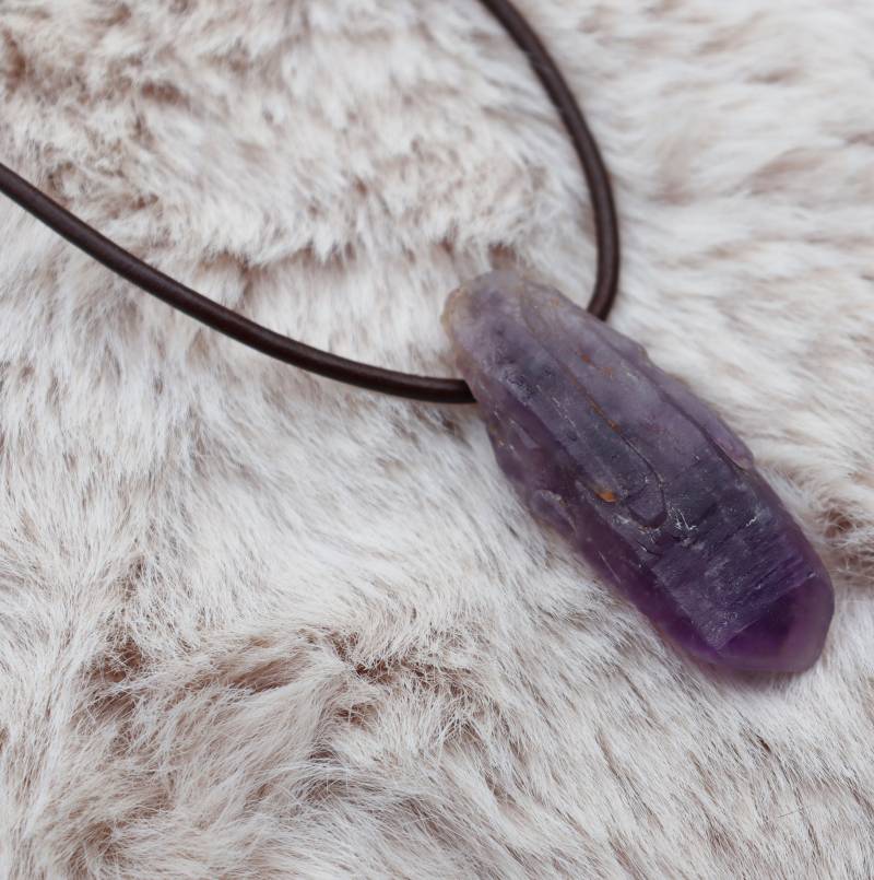 Amethyst Spitze Anhänger Kette Heilstein Halskette Mit Lederband Echt Aus Deu Amethyst Spitze Anhänger Kette Heilstein Halskette Mit Lederband Echt Aus Deu von LarymarvanRahden