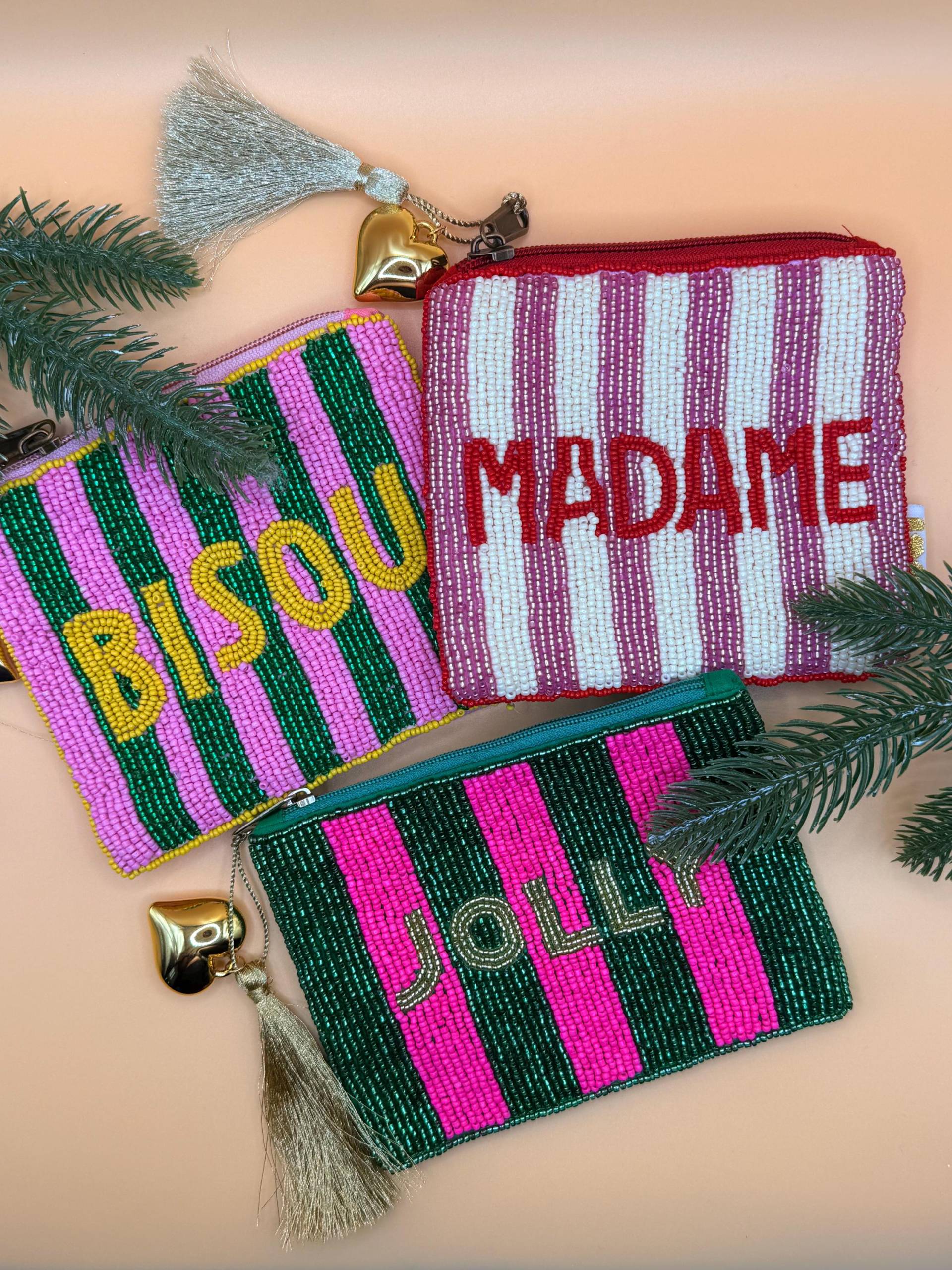 Perlen Täschchen Mit Schriftzug & Herzanhänger | Handbestickt Kleine Kosmetiktasche/Geldbörse - Madame, Bisou, Jolly, Weihnachtsgeschenk von Laryslittlethings
