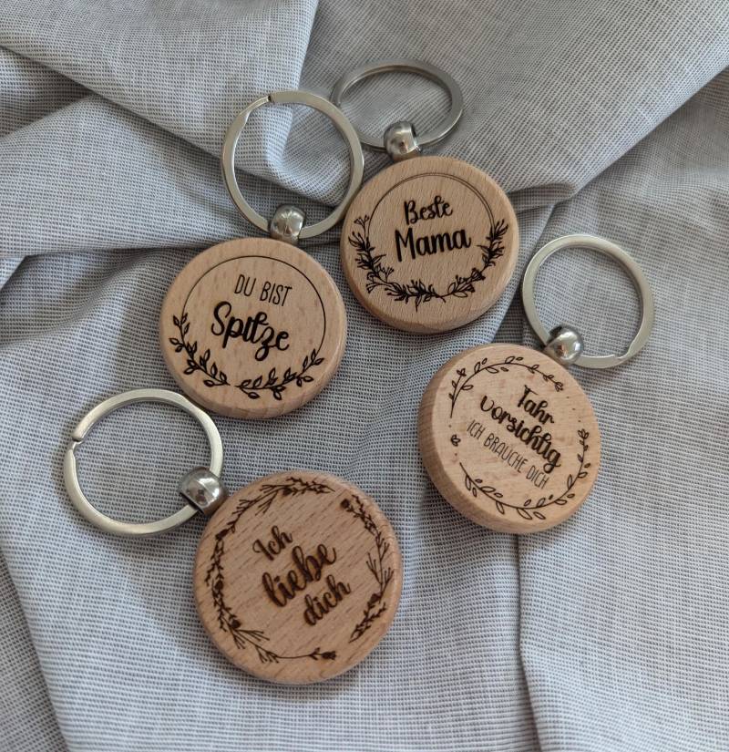 Schlüsselanhänger Rund Personalisiert Aus Holz, Gravur, Geschenk, Holzanhänger Schlüsselanhänger Rund Personalisiert Aus Holz, Gravur, Geschenk, Holzanhänger von LaseRupp
