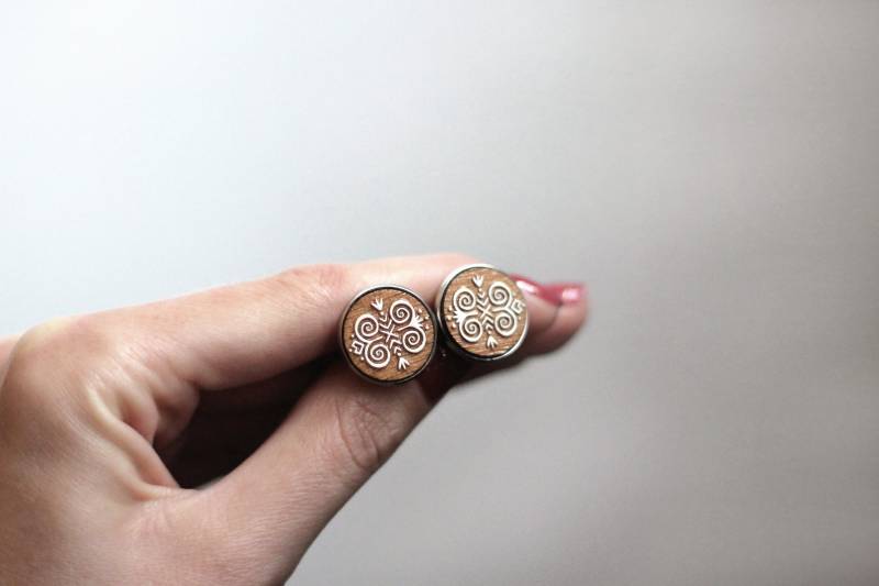 Folk Handbemalte Holzohrringe | Ohrstecker Hypoallergene Ohrringe Folk Handbemalte Holzohrringe | Ohrstecker Hypoallergene Ohrringe von LaserArtAtelier