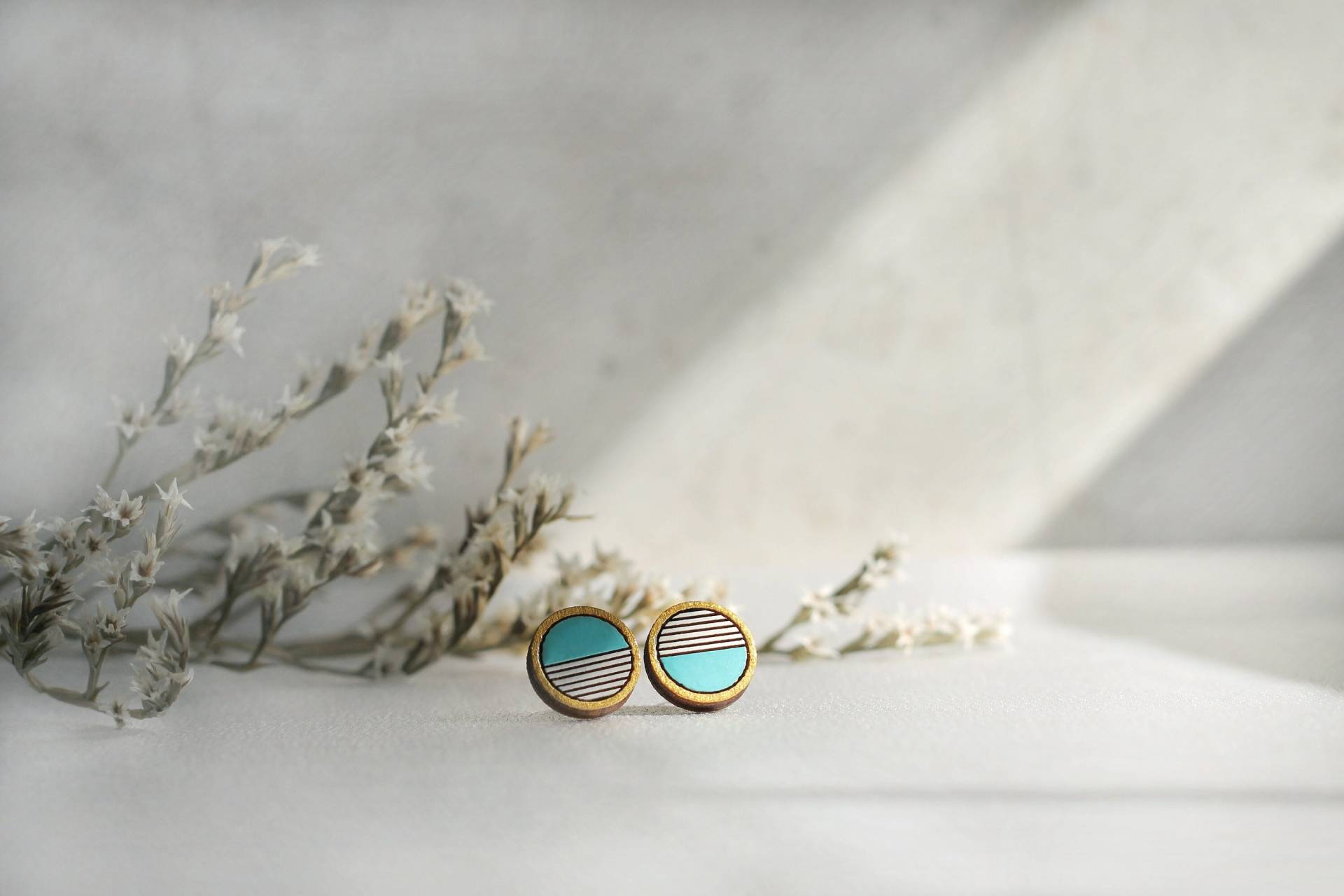 Handbemalte Holzohrringe | Ohrstecker Hypoallergene Ohrringe von LaserArtAtelier