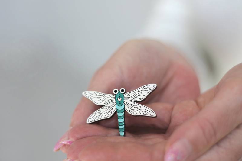 Libelle Handbemalte Holzbrosche von LaserArtAtelier