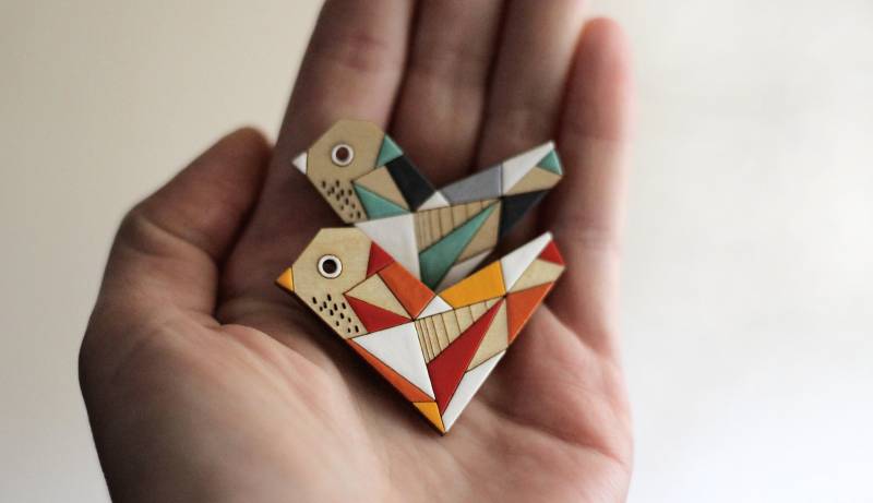 Vogel-Handbemalte Hölzerne Brosche Vogel-Handbemalte Hölzerne Brosche von LaserArtAtelier