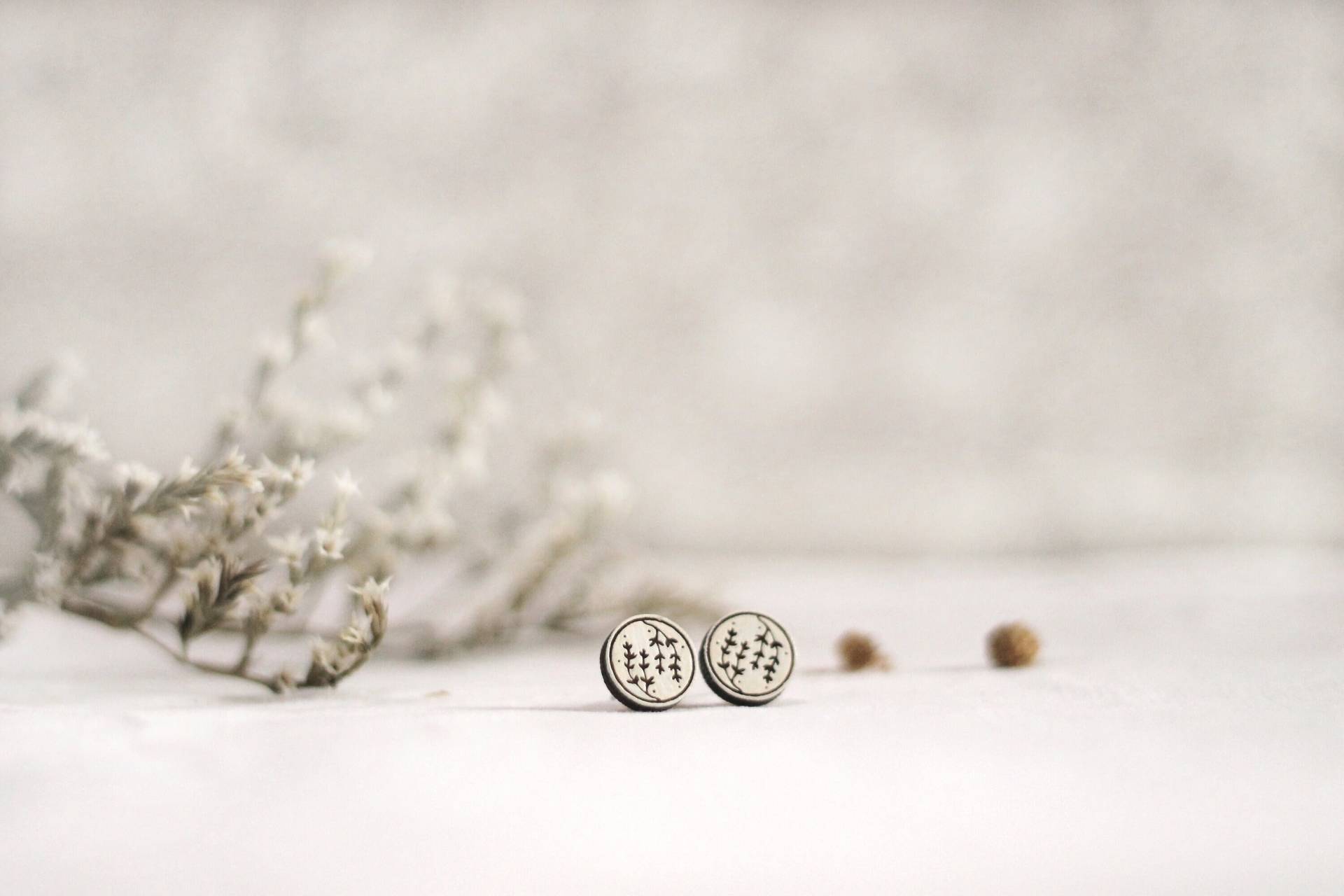 Zweige Handbemalte Holzohrringe | Ohrstecker Hypoallergene Ohrringe von LaserArtAtelier