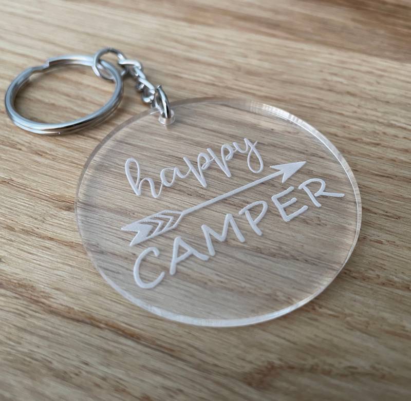 Schlüsselanhänger Happy Camper Aus Plexiglas Schlüsselanhänger Happy Camper Aus Plexiglas von LaserArtFactory
