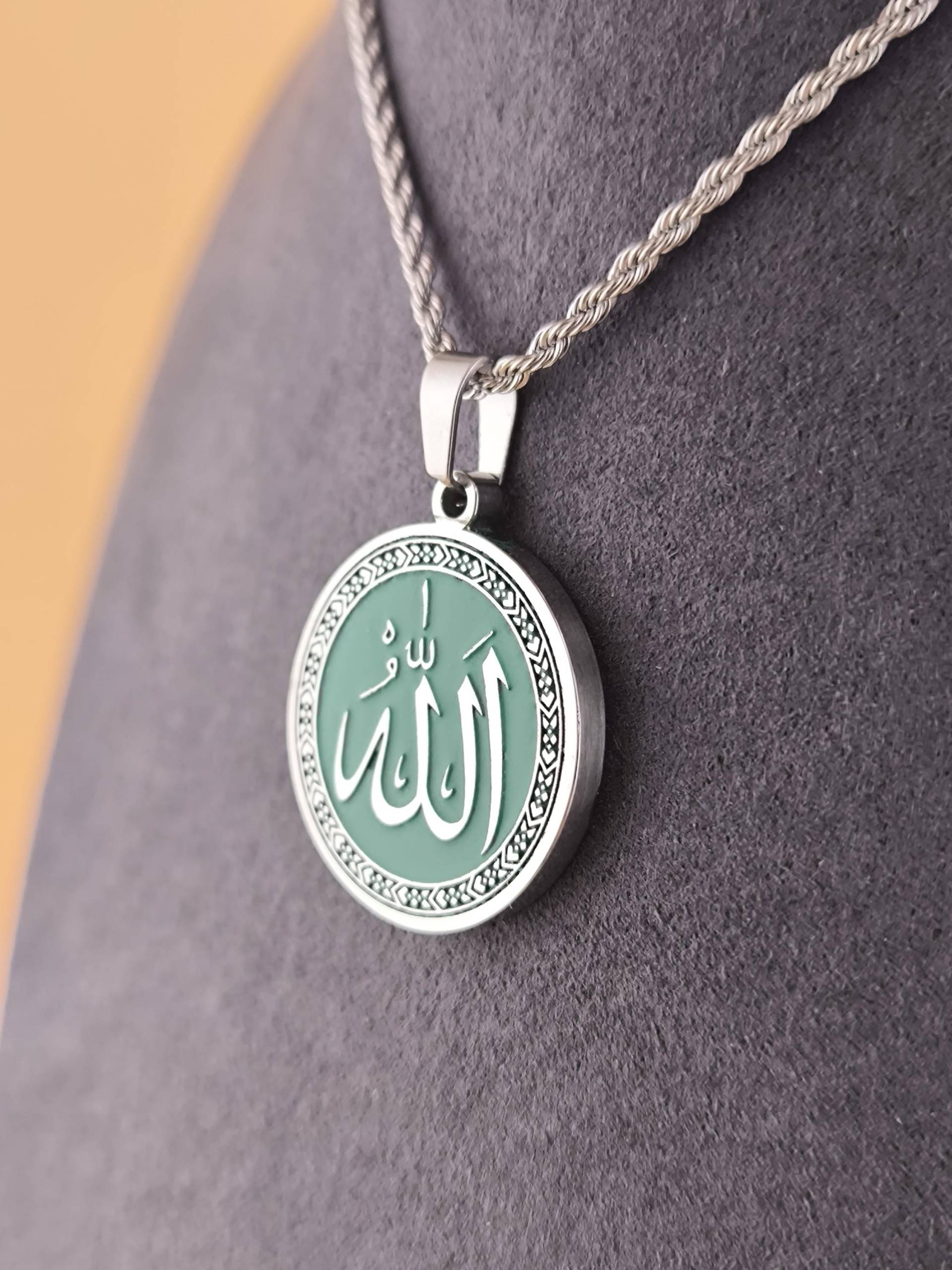Allah Pendant - Stainless Steel Islamic Necklace With Green Enamel Arabic Calligraphy Jewelry, Muslim Gift, Religious Faith For M Allah Pendant - Stainless Steel Islamic Necklace With Green Enamel Arabic Calligraphy Jewelry, Muslim Gift, Religious Faith For M von LaserCreationsEU