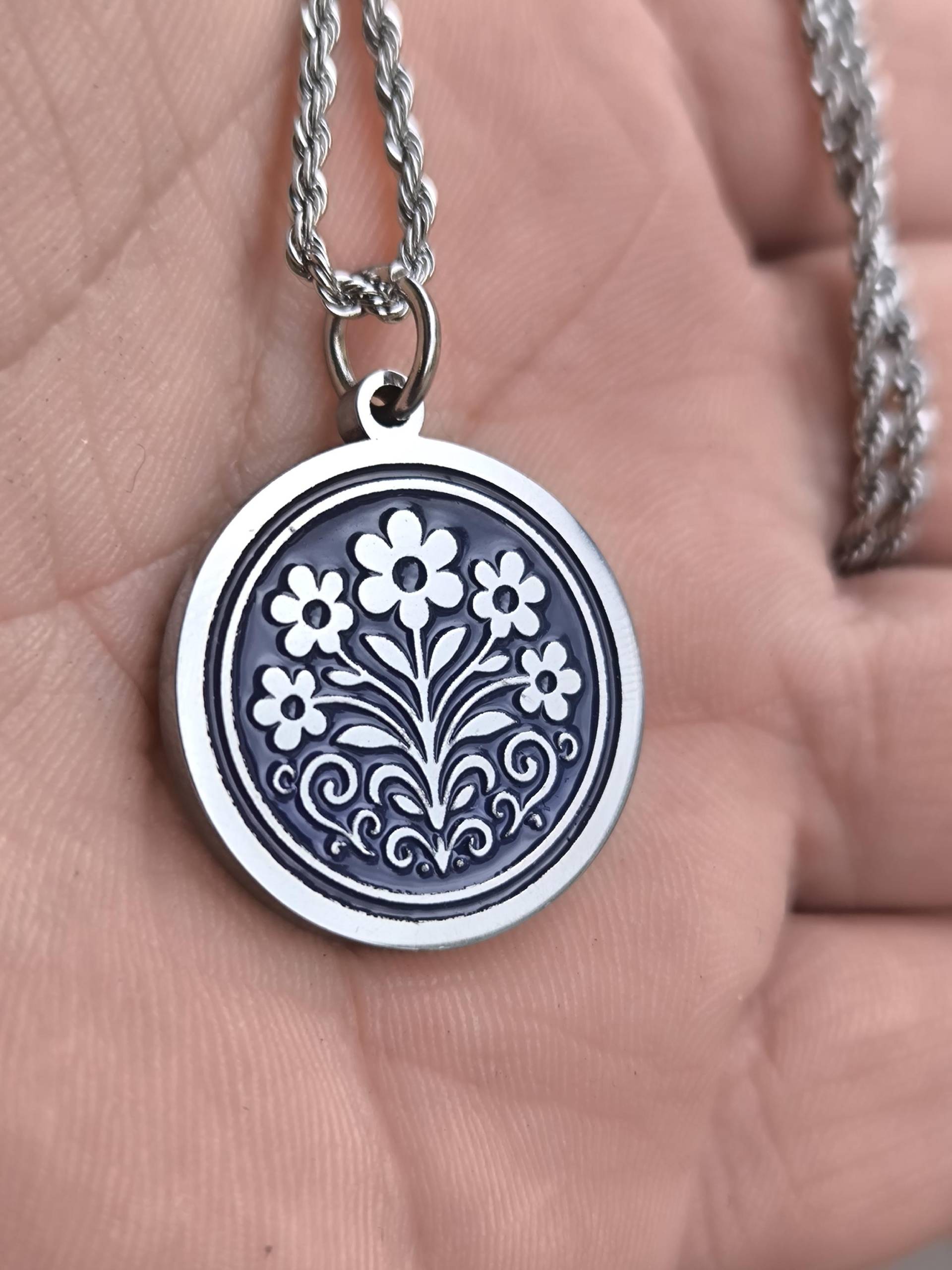 Liptovské Kvety - Handmade Deep Engraved Stainless Steel Pendant | Slovak Folk Art Jewelry Unique Floral Necklace By Laser Creations Liptovské Kvety - Handmade Deep Engraved Stainless Steel Pendant | Slovak Folk Art Jewelry Unique Floral Necklace By Laser Creations von LaserCreationsEU