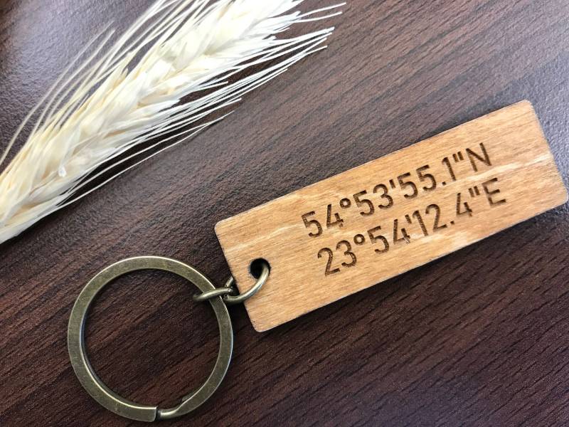 Personalisierter Koordinaten Schlüsselanhänger Schlüsselanhänger Aus Holz Mit Gravur Personalisierter Koordinaten Schlüsselanhänger Schlüsselanhänger Aus Holz Mit Gravur von LaserKitchen