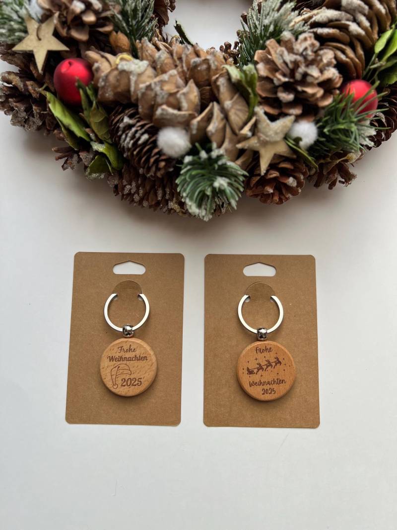 Holz Schlüsselanhänger Mit Gravur Frohe Weihnachten 2025 I Personalisiert Schlüsselanhäger Weihnachtsgeschenk, Weihnachtsmitbringsel von LaserPlotterDesign