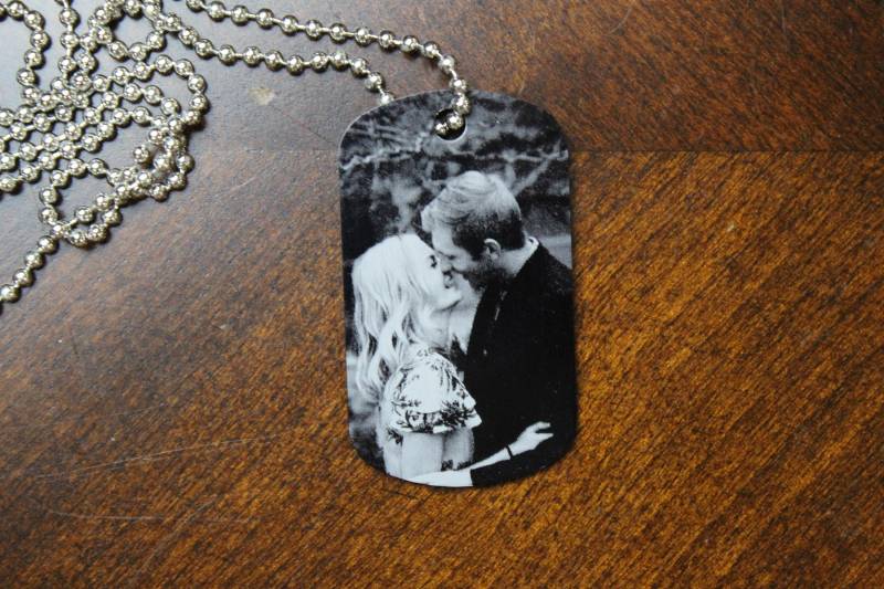 Personalisierter Foto Anhänger Schwarzes Eloxiertes Aluminium von LaserPrintCo