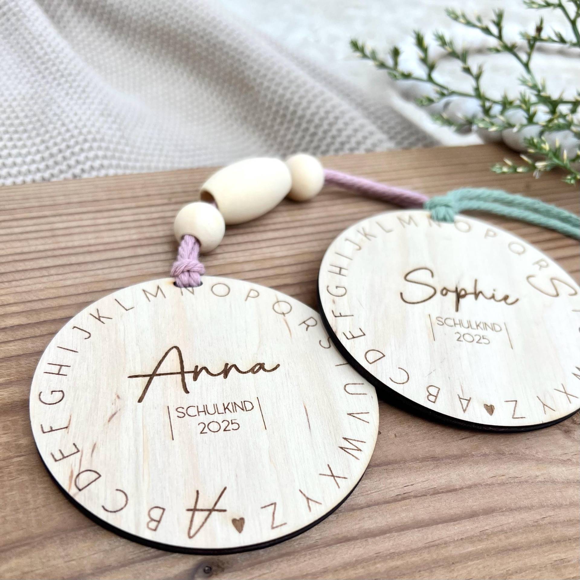 Anhänger Schultüte I Schulranzen Schulanfang Schulkind Schulbeginn Geschenk Einschulung Personalisiert Holzanhänger Farbwahl von LaserSchnittbyTanja
