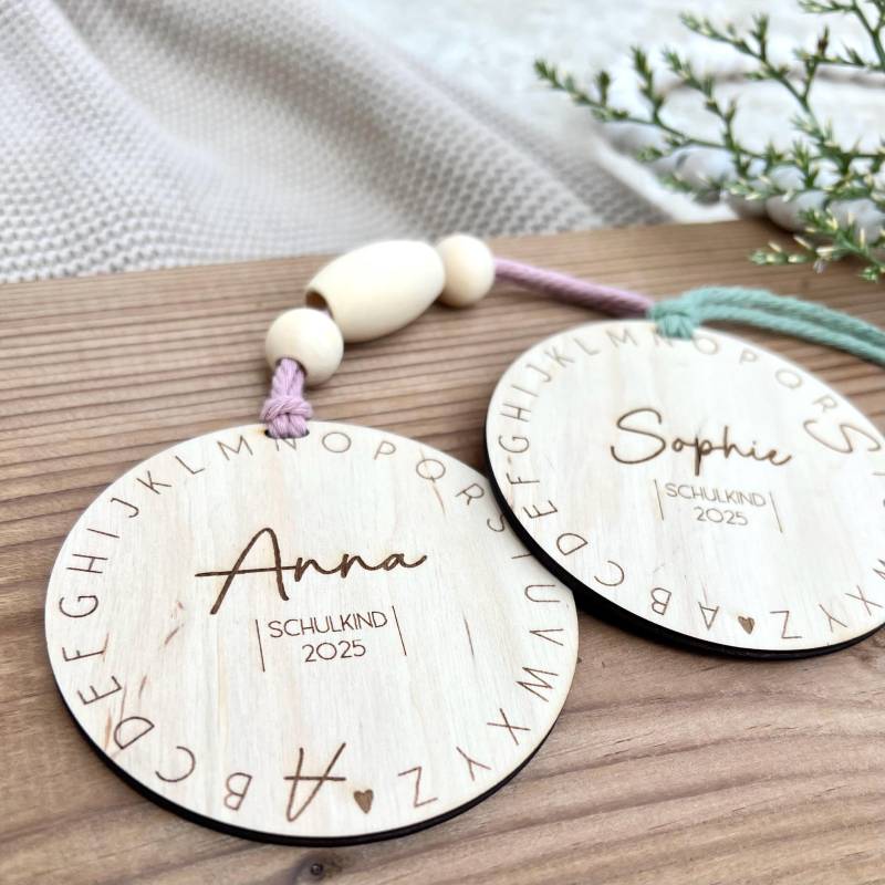 Anhänger Schultüte I Schulranzen Schulanfang Schulkind Schulbeginn Geschenk Einschulung Personalisiert Holzanhänger Farbwahl Anhänger Schultüte I Schulranzen Schulanfang Schulkind Schulbeginn Geschenk Einschulung Personalisiert Holzanhänger Farbwahl von LaserSchnittbyTanja
