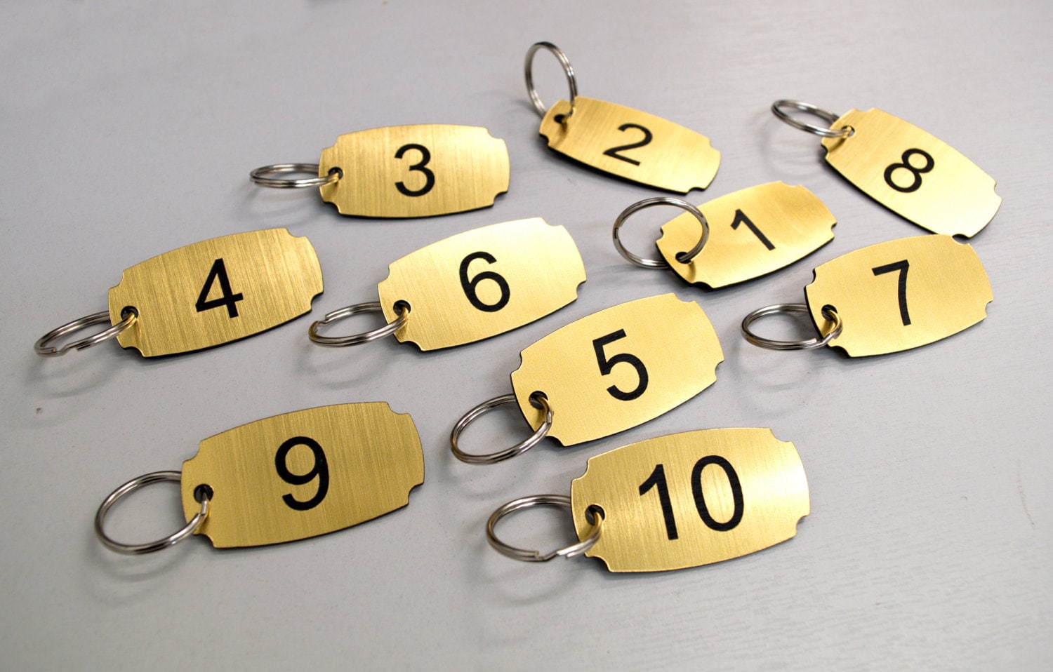 Set Mit 10 Nummerierten Schlüsselanhängern, Ideal Für Vereine, Freizeitzentren, Schule Set Mit 10 Nummerierten Schlüsselanhängern, Ideal Für Vereine, Freizeitzentren, Schule von LaserVinylArts