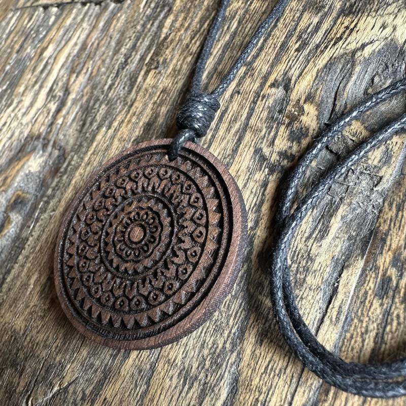Boho Holzschmuck Holzkette Bohemian Naturschmuck Schöne Walnuss Mandala Lieblingskette Für Frauen Und Männer Boho Holzschmuck Holzkette Bohemian Naturschmuck Schöne Walnuss Mandala Lieblingskette Für Frauen Und Männer von Lasercrafthome