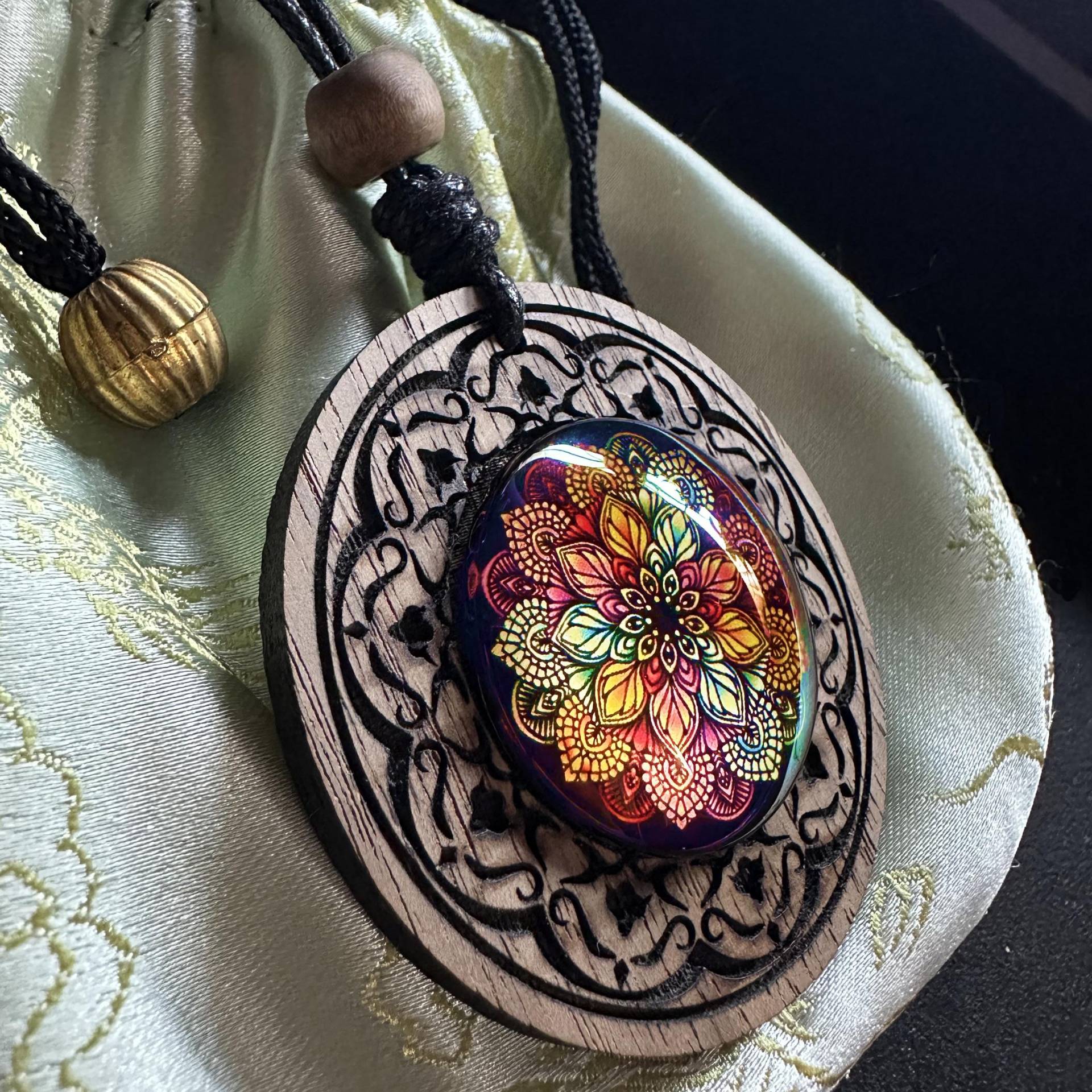 Mandala Schmuck Im Für Meditation Und Spiritualität Anhänger, Schöne Farbenfrohe Kette Mit Blumenmuster, Geschenk Mütter Mandala Schmuck Im Für Meditation Und Spiritualität Anhänger, Schöne Farbenfrohe Kette Mit Blumenmuster, Geschenk Mütter von Lasercrafthome