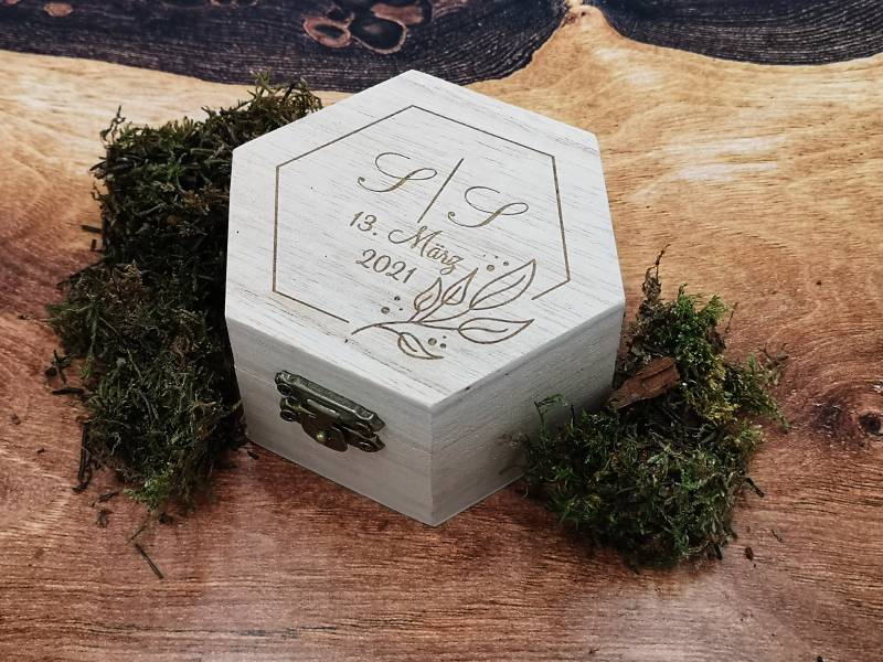 Personalisierte Hochzeitsring-Box, Ringbox, Ringschachtel, Holz-Ringbox, Ring-Geschenk-Box Personalisierte Hochzeitsring-Box, Ringbox, Ringschachtel, Holz-Ringbox, Ring-Geschenk-Box von LasercreaSandrine