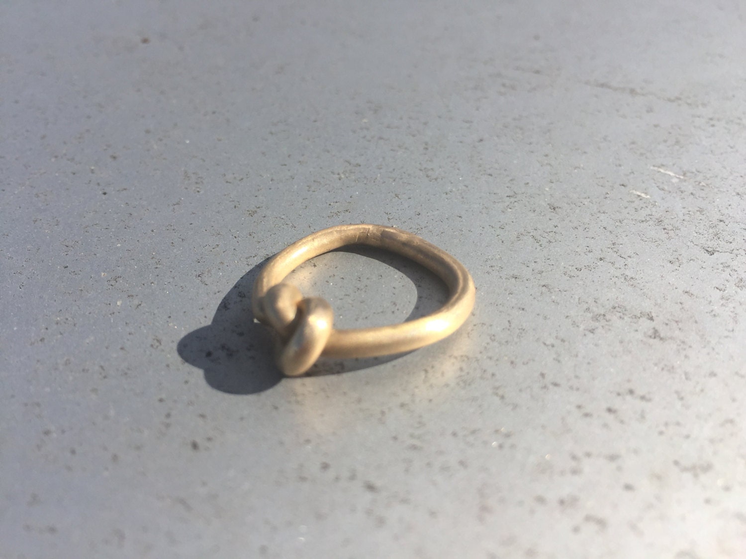 Knotenring Aus Messing Für Die Hochzeit Knotenring Aus Messing Für Die Hochzeit von LaskiJewelry