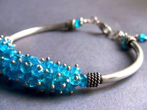 Pfau Armband Aus Apatit Und Feinsilber Pfau Armband Aus Apatit Und Feinsilber von Latelierdescristaux1