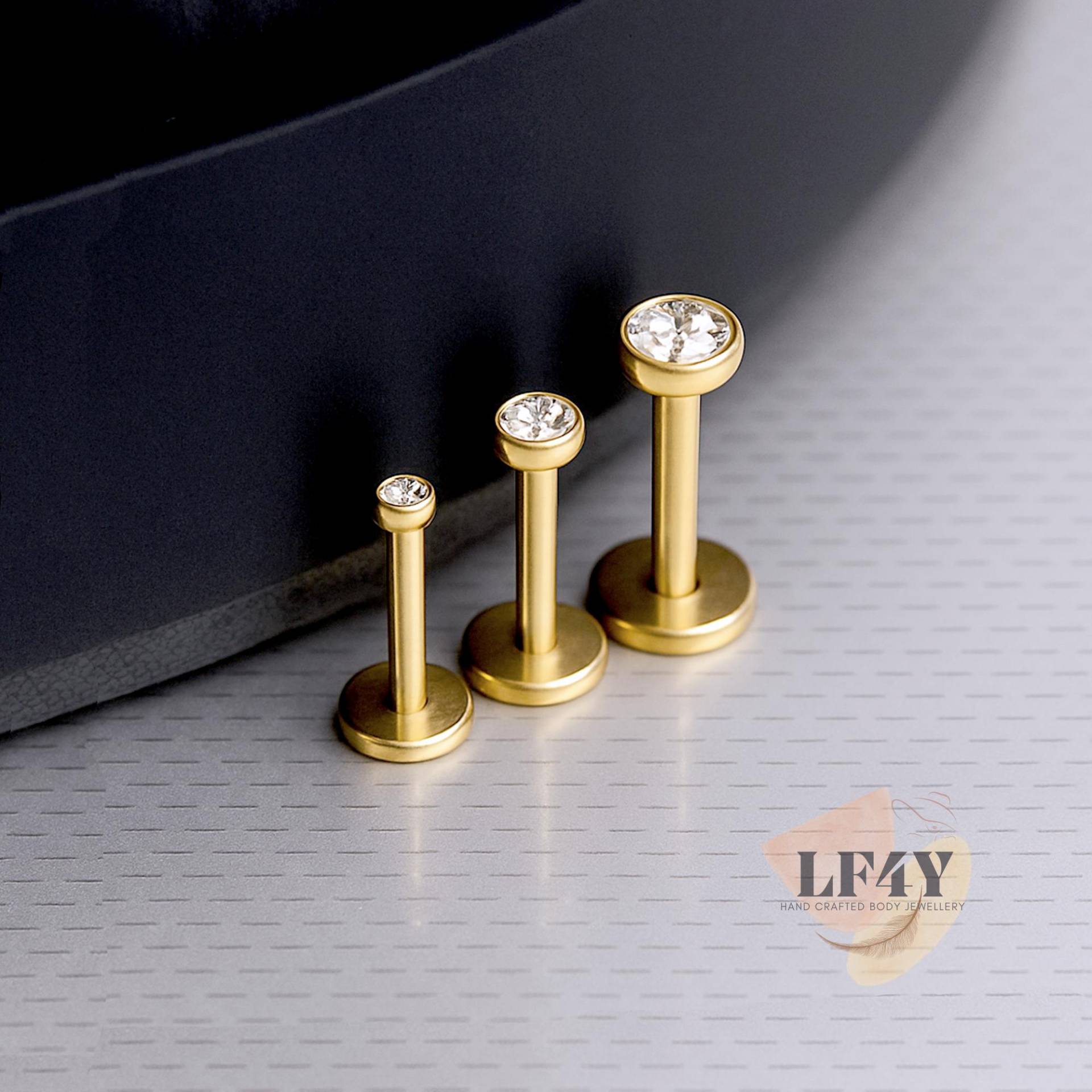 Intern Gefädelter Gold Labret Ohrstecker Chirurgenstahl Tragus, Knorpel, Helix Ohrringe - 2/2, 5 3 Mm von LatestFashion4You