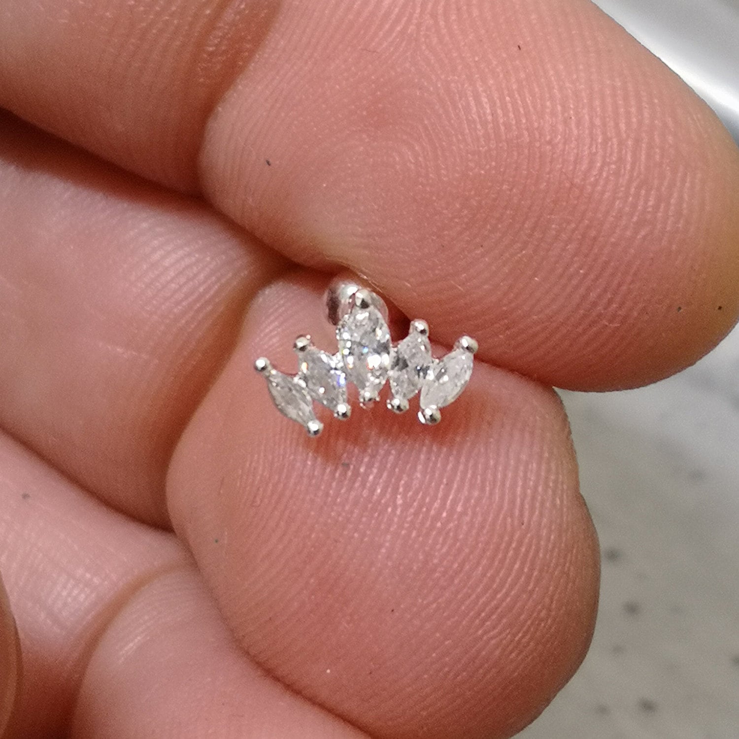 Silber Krone Tragus Ohrstecker Kristall Knorpelohrring | 18G/6 Mm von LatestFashion4You