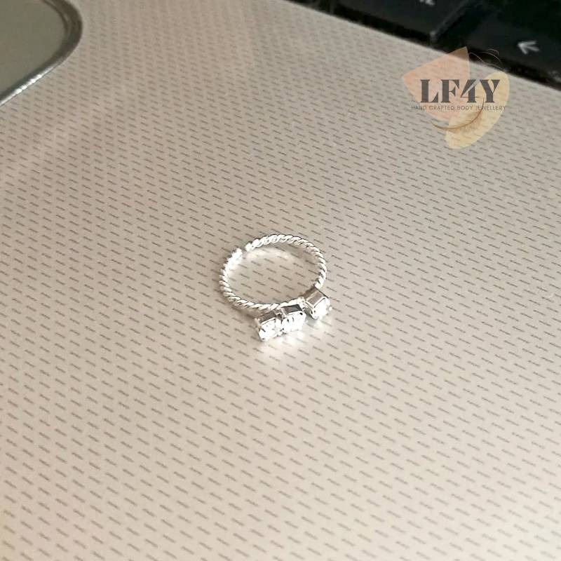 Gedrehter Versilberter Nasenring Kristall | 8 Mm von LatestFashion4You