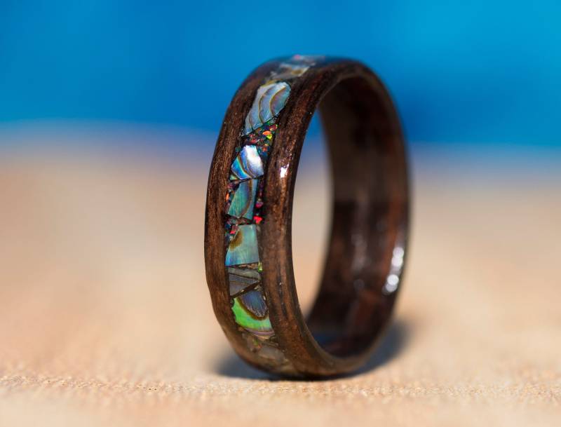 Geräucherter Rosenholzring Mit Abalone & Schwarzopal Inlay - Handgemachter Männerring von LatheOfTheLand