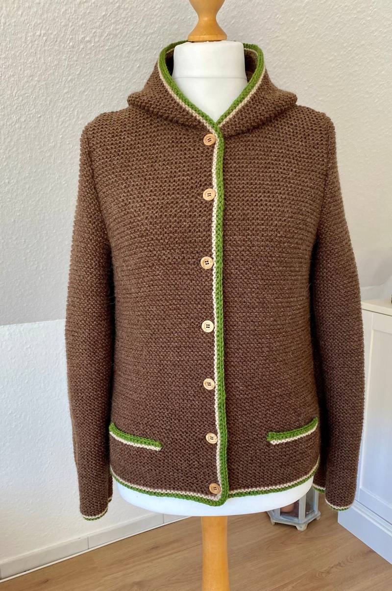 Handgestrickte Trachtenjacke Mit Kapuze Aus Reiner Wolle Und Alpaka - in Deiner Wunschfarbe Größe von Latinara