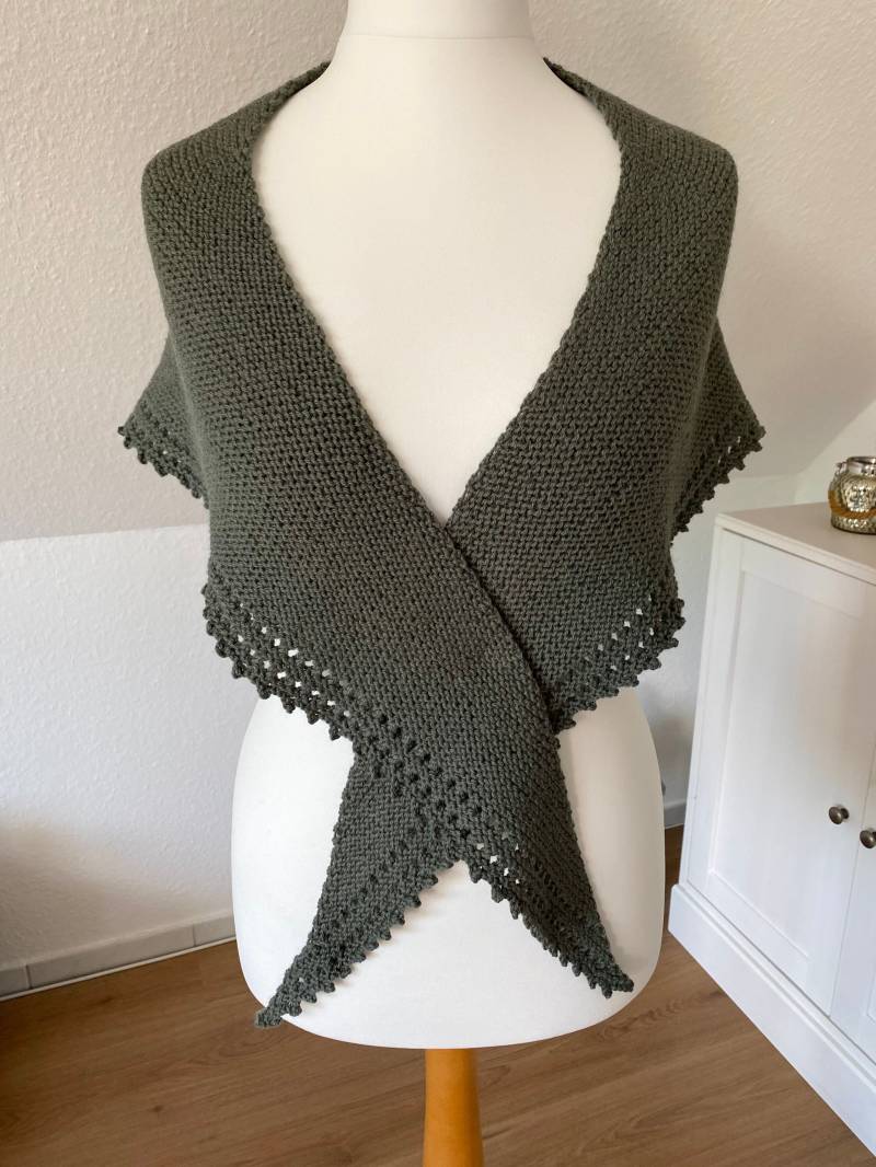 Handgestricktes Tuch/Schal in Deiner Wunschfarbe von Latinara