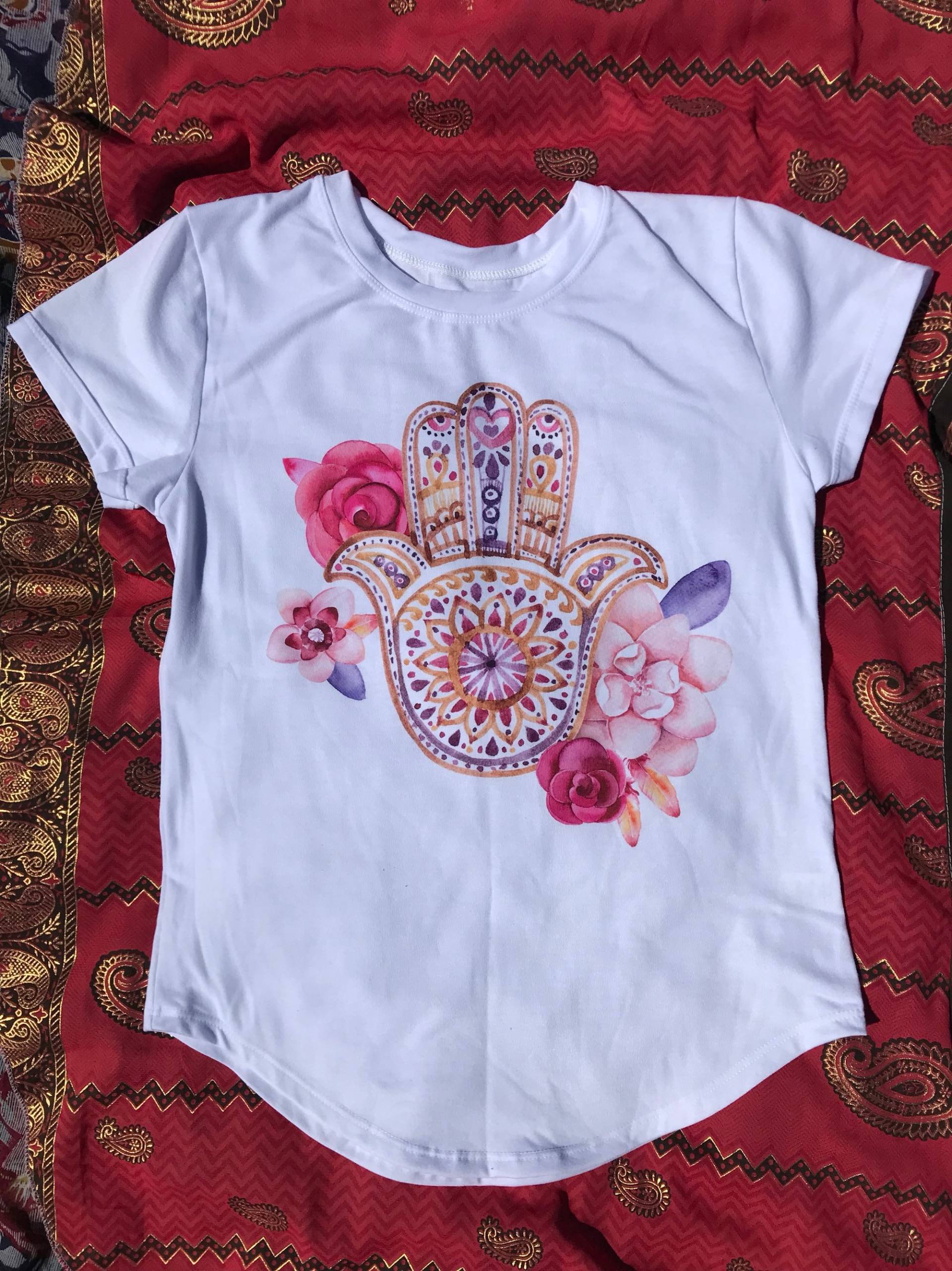 Ausverkauf Hamsa T-Shirt Ausverkauf Hamsa T-Shirt von LatinxSpirit