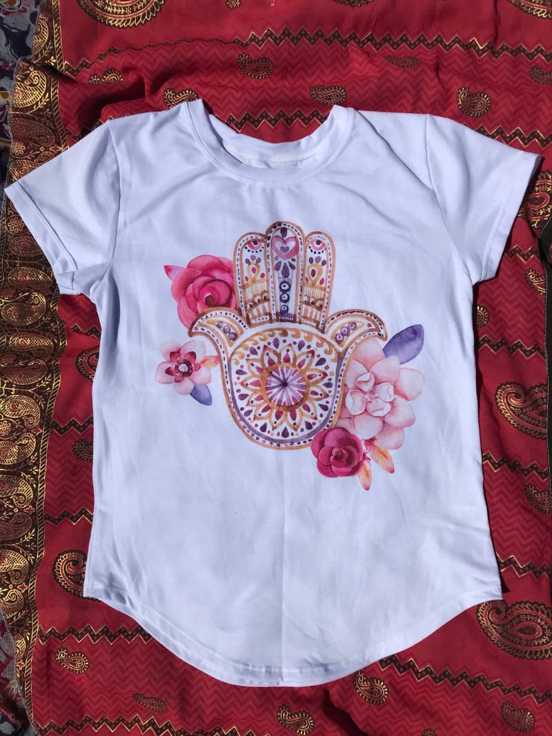 Ausverkauf Hamsa T-Shirt Ausverkauf Hamsa T-Shirt von LatinxSpirit