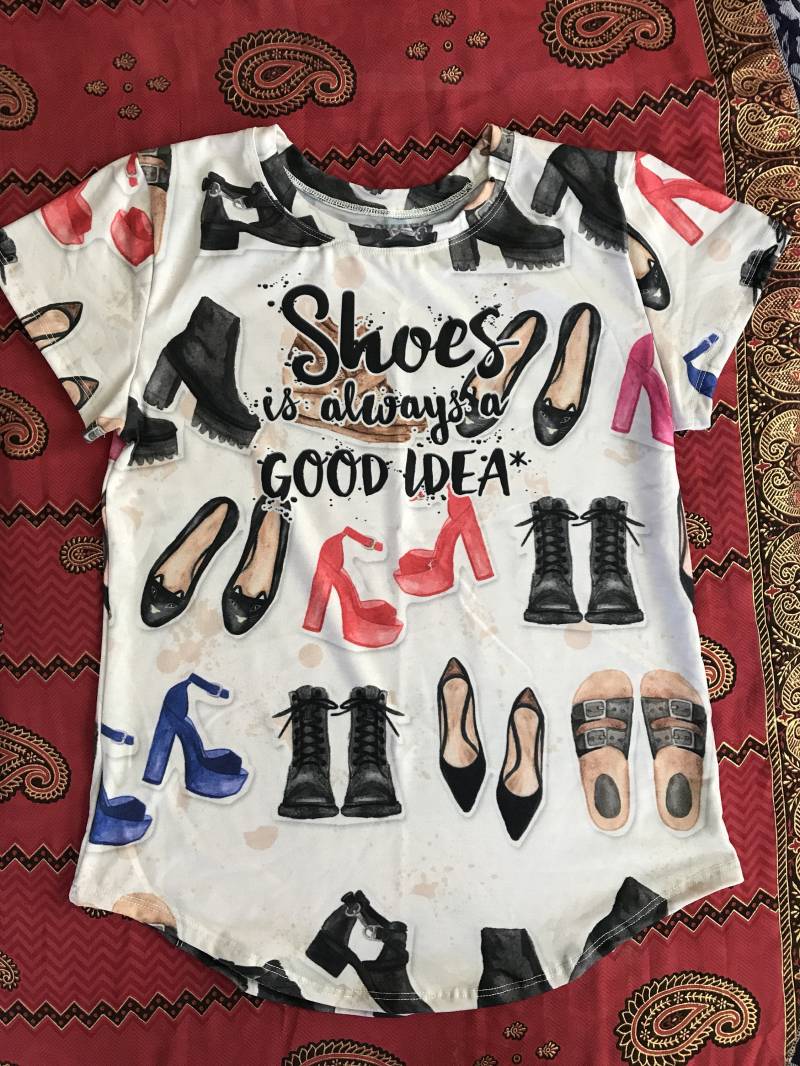 Schuhe Sind Immer Eine Gute Idee T-Shirt Schuhe Sind Immer Eine Gute Idee T-Shirt von LatinxSpirit