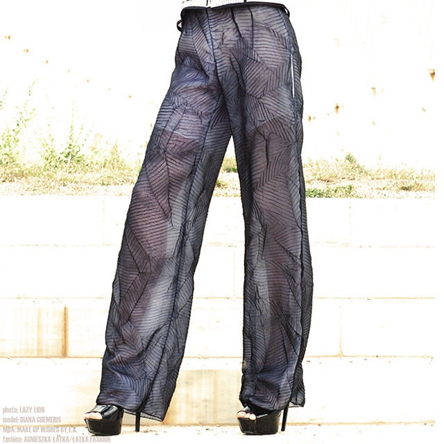 Mehrlagige Hose in Schwarz Und Weiß Mehrlagige Hose in Schwarz Und Weiß von Latkafashion