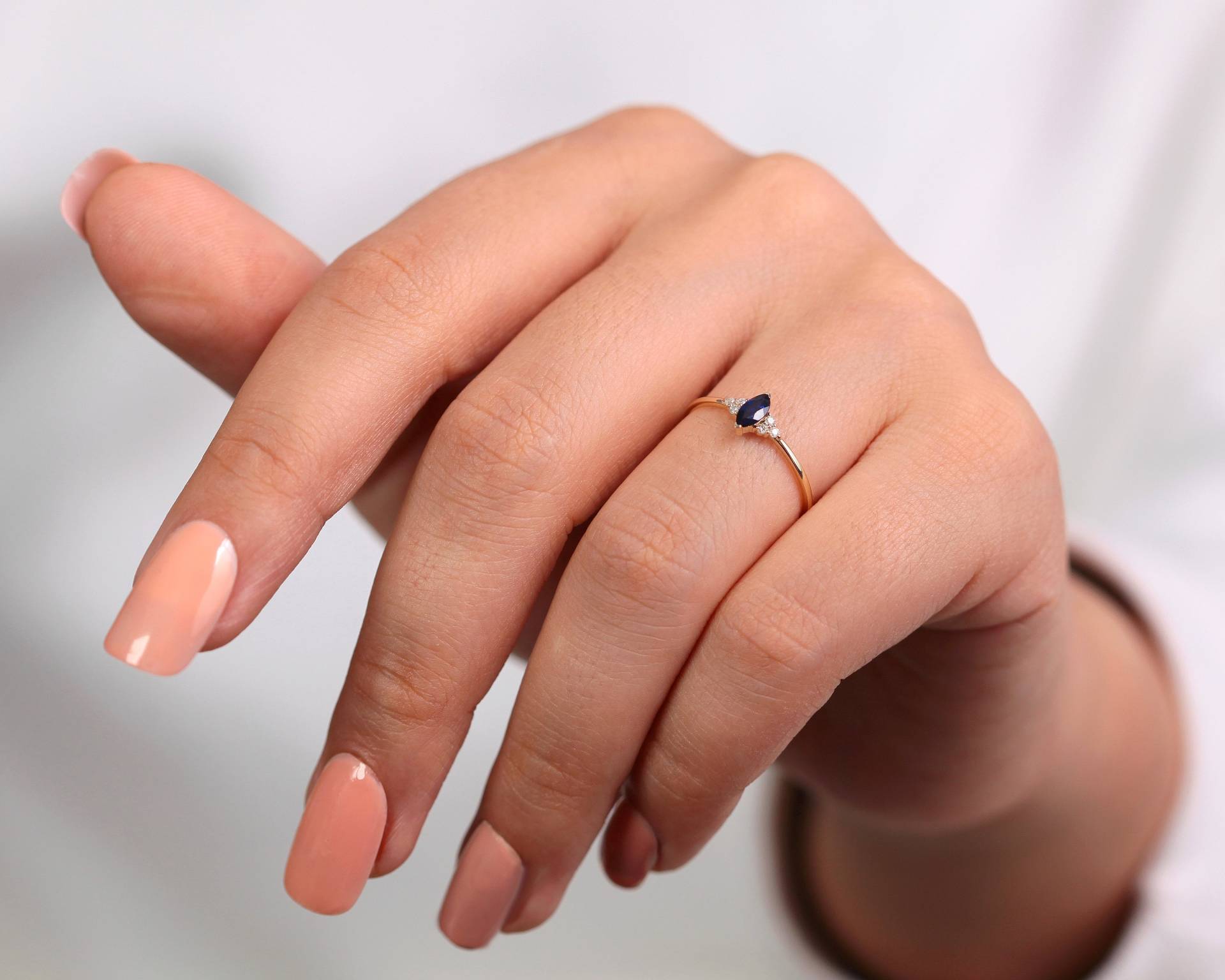 Marquise Blauer Saphir Ring Mit Diamant Zylinderschaft in 14K Gelb Solid Gold Verlobung-Versprechen-Jubiläum | Lr00069Ds von Latualucejewelry