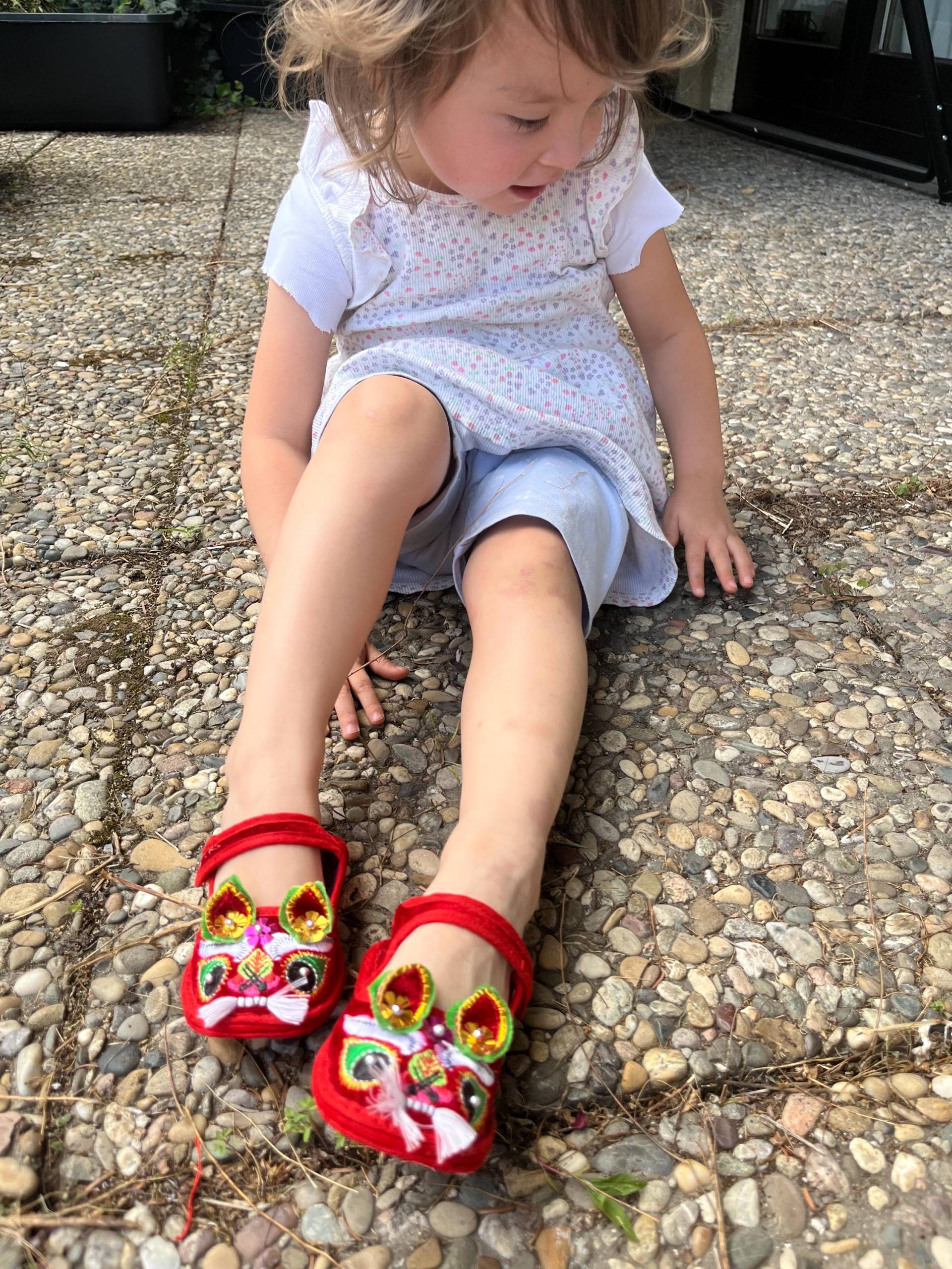 Baby's 1st Walking Shoes | Handmade Tiger & Kitty Face Chinese Cultural Gift For Toddlers Soft Sole Crib Birthday Baby's 1st Walking Shoes | Handmade Tiger & Kitty Face Chinese Cultural Gift For Toddlers Soft Sole Crib Birthday von Laufkaefer